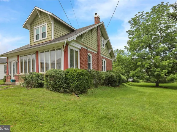 105 S Main St, Mertztown, PA 19536