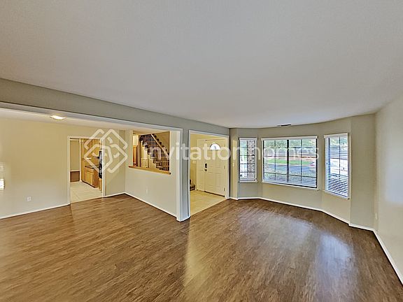4th image of 402 Community Dr