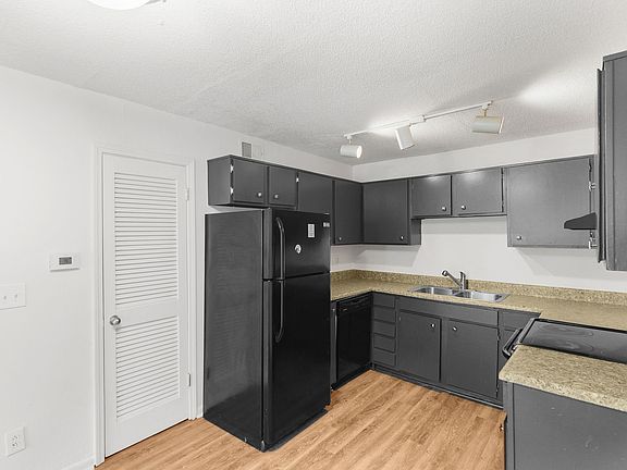 5th image of 1608-1620 14th Ave S #1J