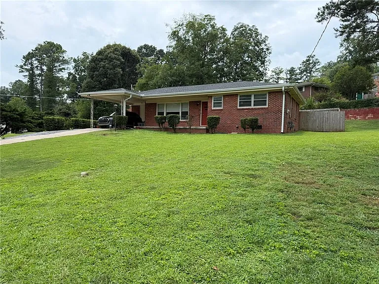 2465 Miriam Ln — Photo 1