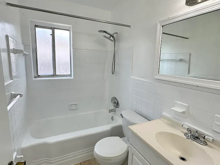 1409 NW 2nd Ave #1-2 — Photo 2