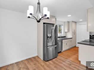 515 N 105th St, Seattle, WA 98133