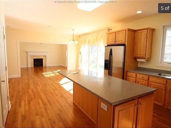 4th image of 200 Yorktowne Pl