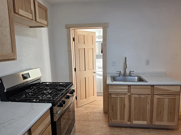 416 N Horsman St #4 — Photo 2