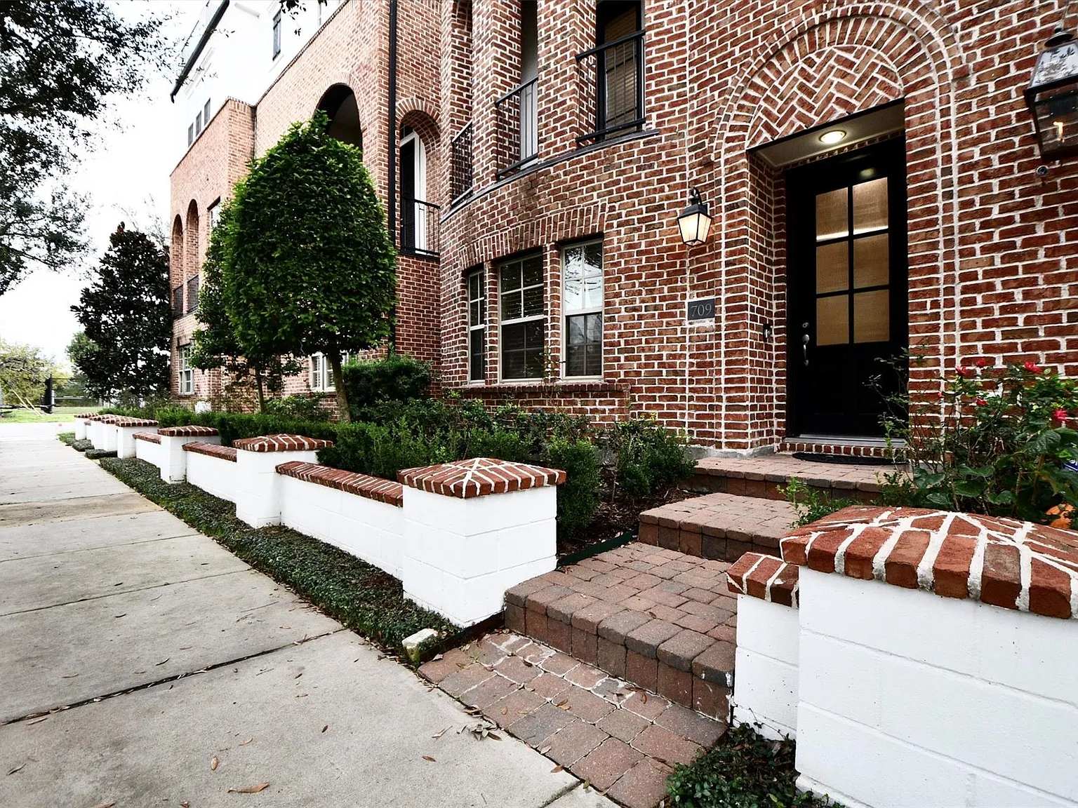 3 bed, 4.5 bath, 2811 sqft, $3,400 — Photo 4