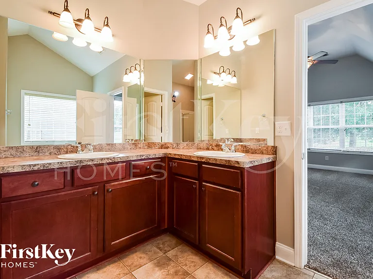 6303 Spring Cove Dr — Photo 10