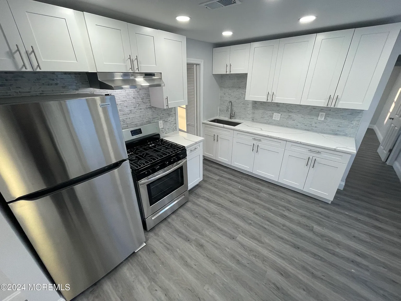 2 bed, 1960 sqft, $2,900 — Photo 1