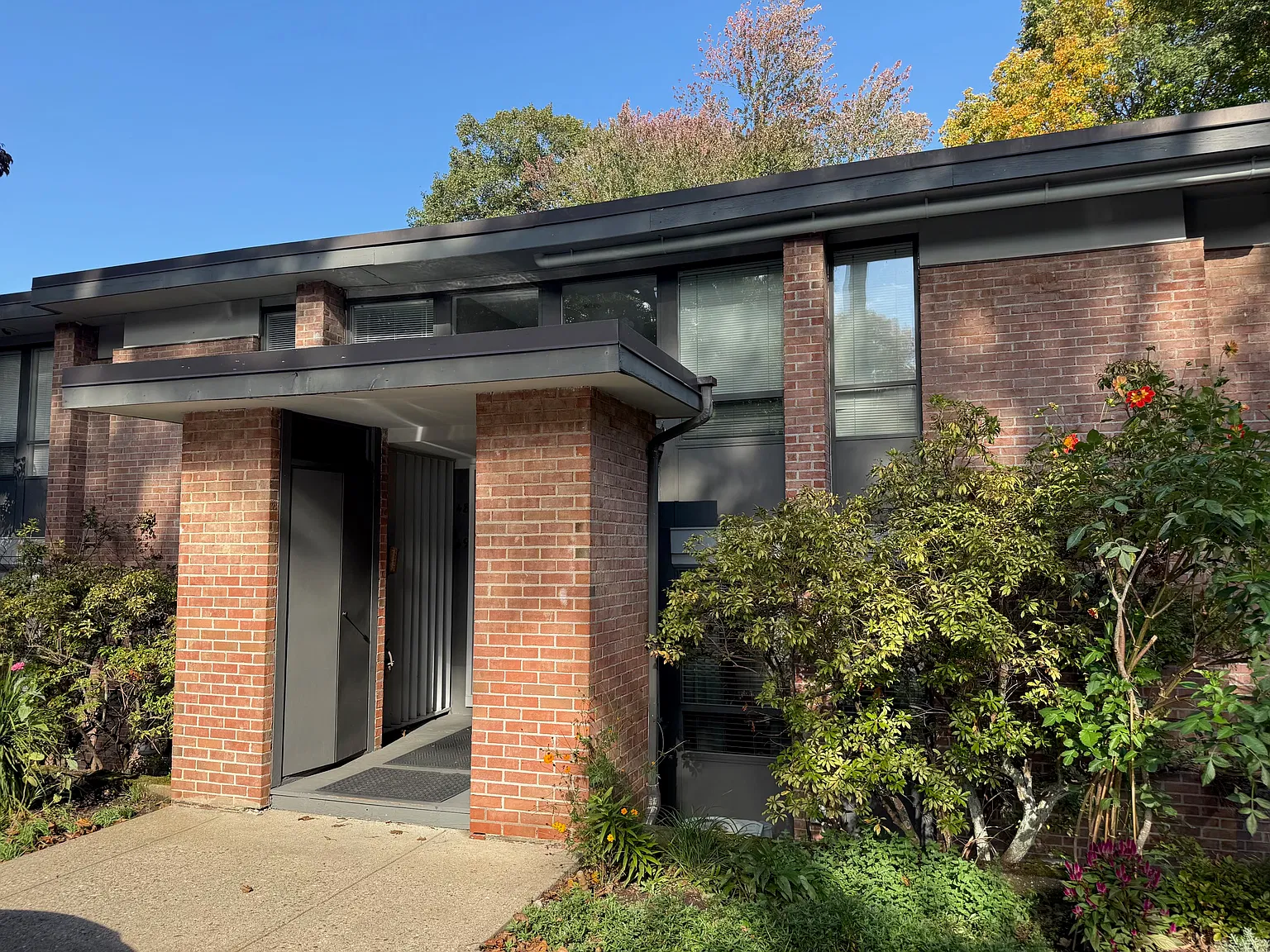 2 bed, 1100 sqft, $2,700 — Photo 3