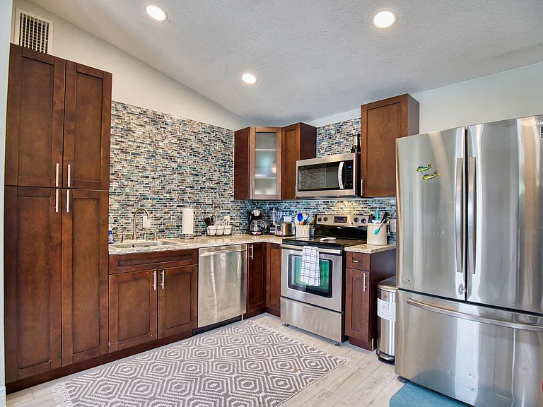5042 Linda St #A — Photo 8
