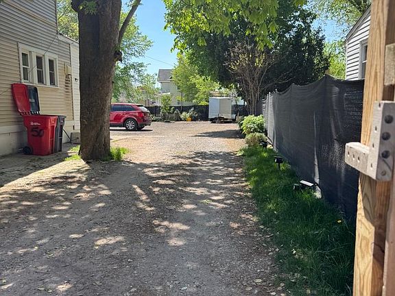4th image of 50 Oak St