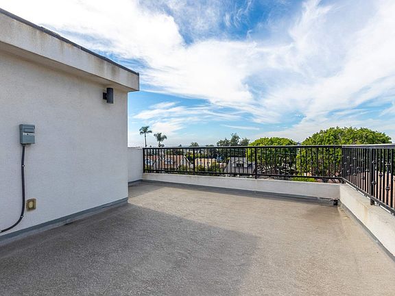 4th image of 4177 S Normandie Ave #4711