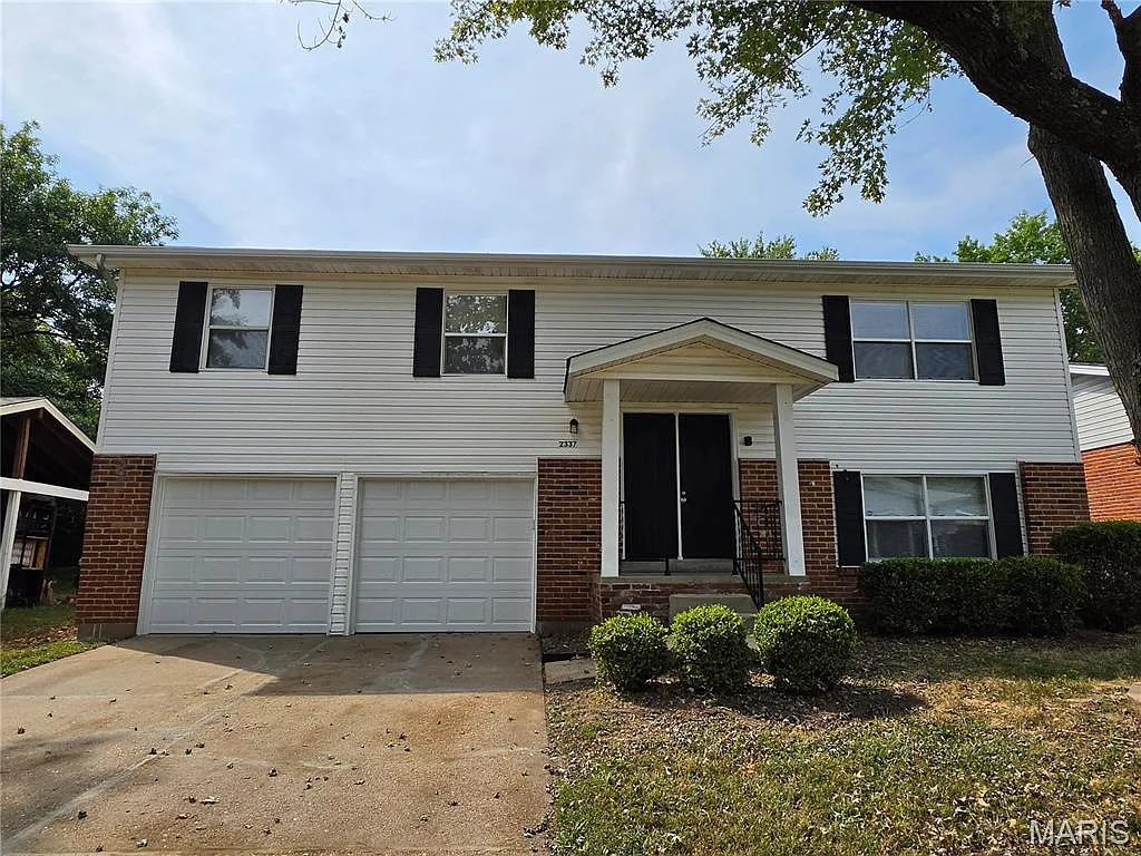 4 bed, 2.0 bath, 1490 sqft, $1,960 — Photo 2