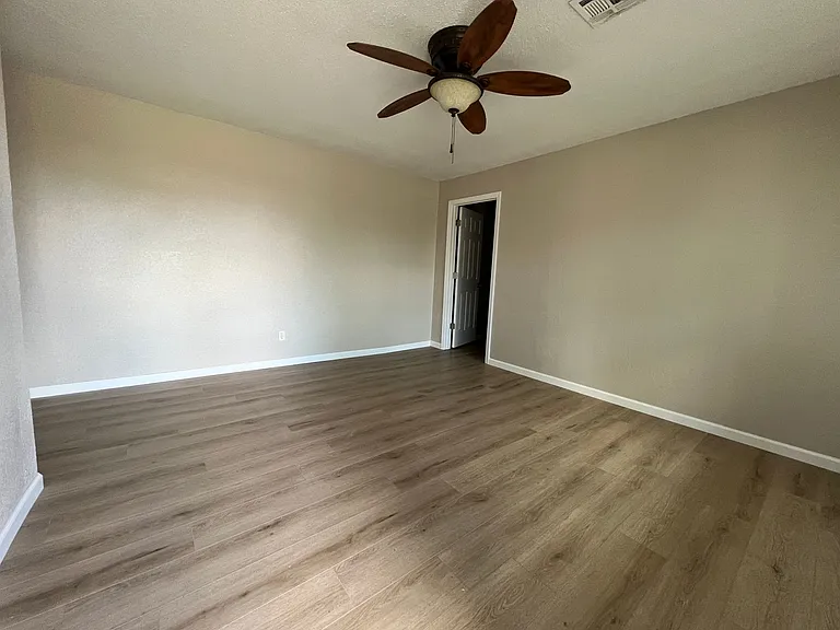 4203 SE Dorchester Dr — Photo 6