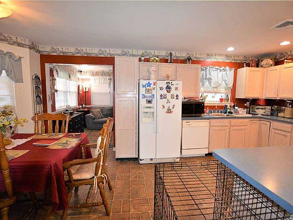 5th image of 11 Strawberry Patch Ct