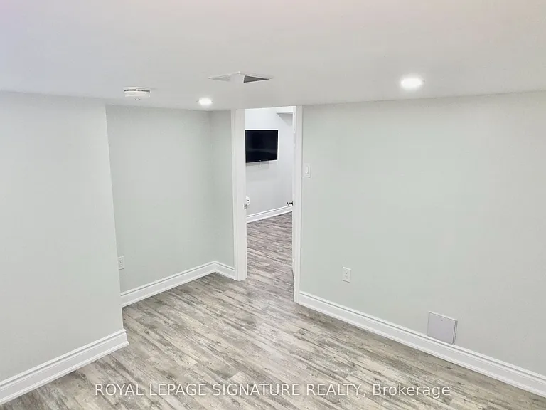 16A Hutton Cres — Photo 3