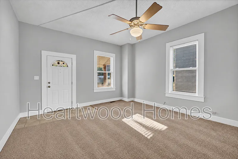 2 bed, 1.0 bath, 1103 sqft, $1,295 — Photo 2