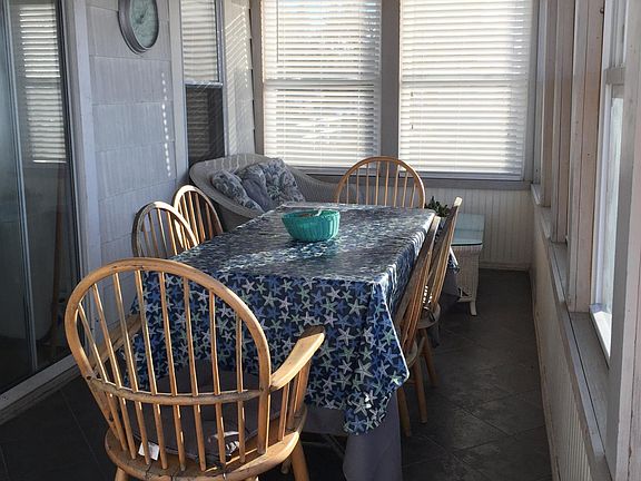 Enclosed porch dinning