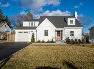 90 Ridgeview Ave, Fairfield, CT 06825