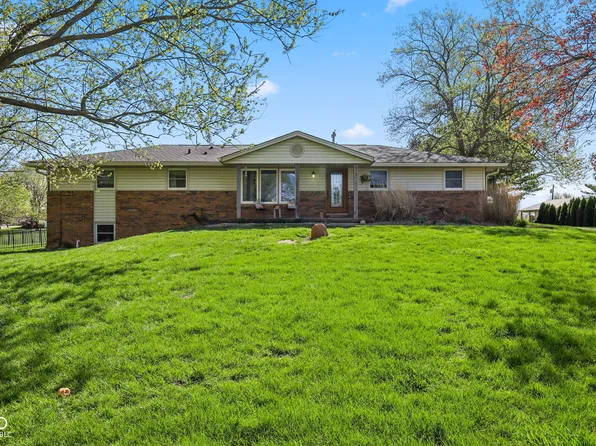 7482 N Maple Dr, Frankton, IN 46044