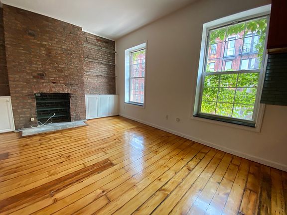 3rd image of 194 Bedford Ave #Penthouse