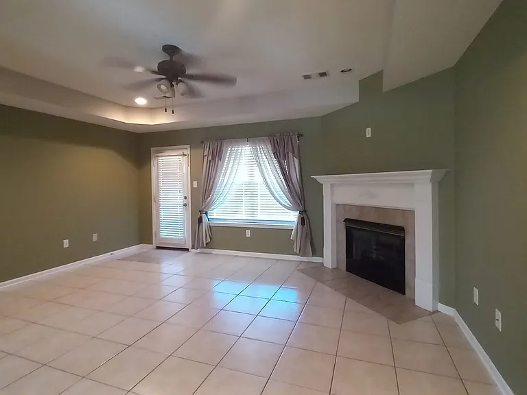 2225 Redwood Dr — Photo 4