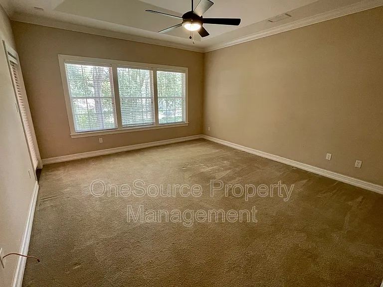 979 Watersview Dr — Photo 11