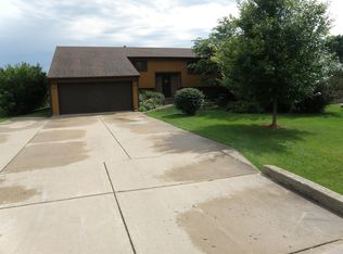 912 Linda Ln, Sandwich, IL 60548