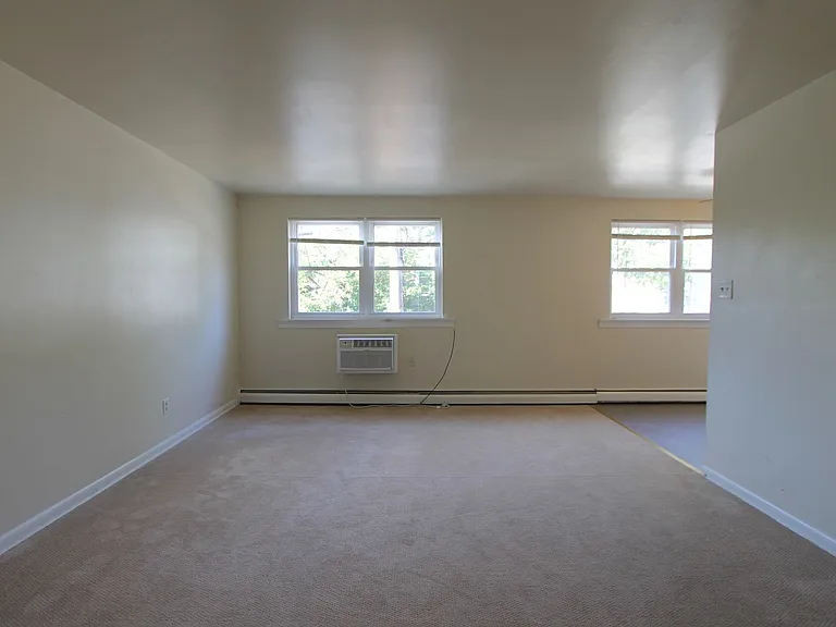 West Walnut Lane Apartments — Photo 27