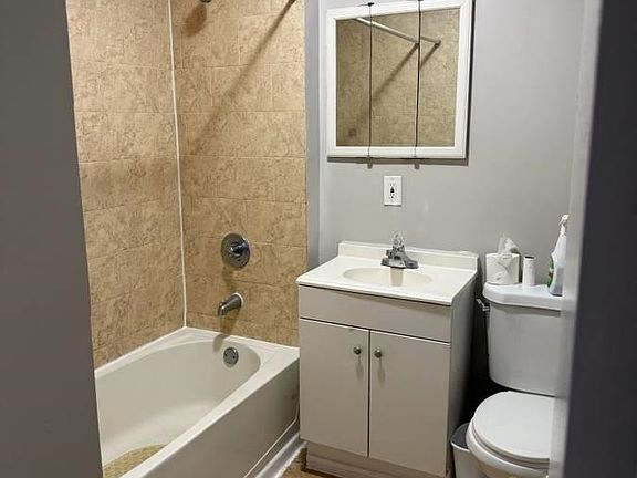 3rd image of 631 Garfield Ave Floor 2