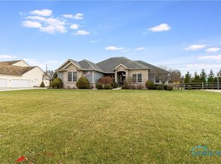 25560 Wood Creek Rd, Perrysburg, OH 43551
