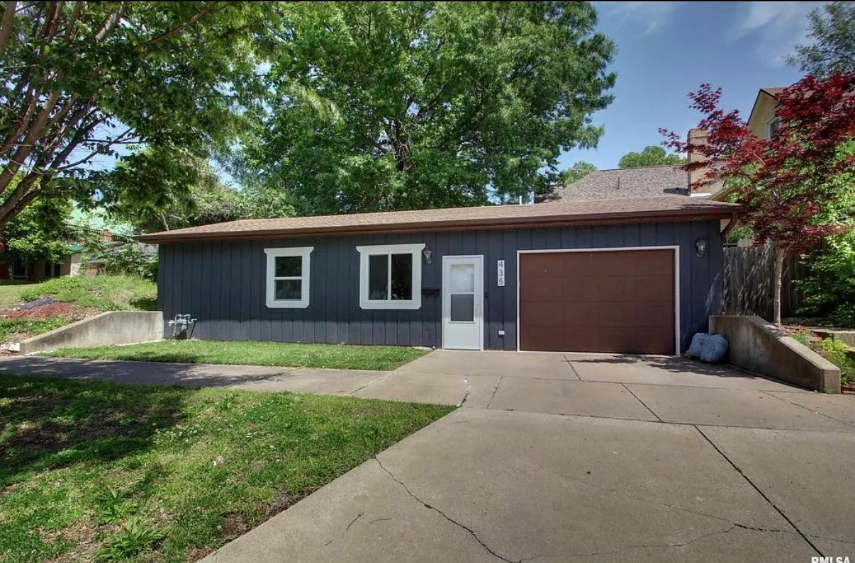 2 bed, 680 sqft, $1,100 — Photo 1