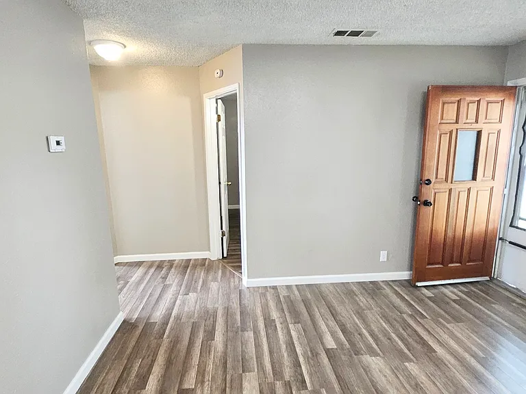 253 N Walnut Ave — Photo 7