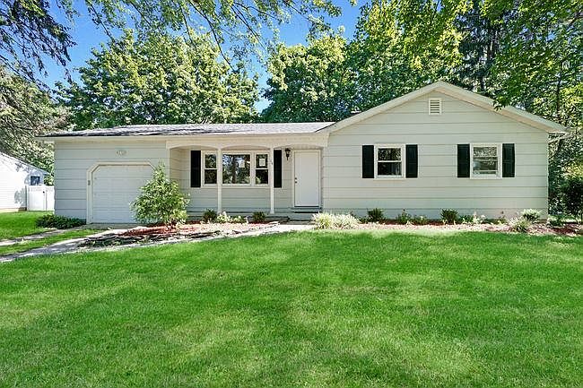 1st image of 14 Marilyn Dr