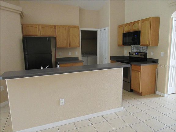 3rd image of 402 Vizcay Way
