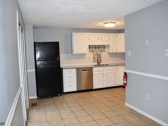 3rd image of 10 Liberty Ln #212