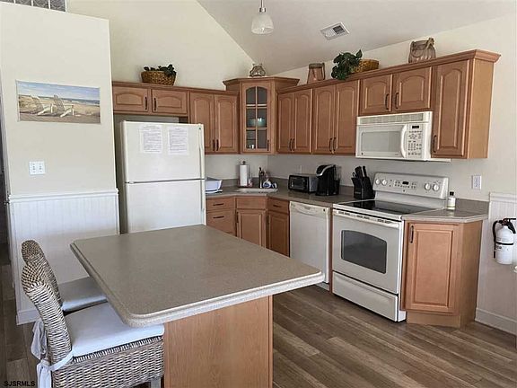 4th image of 922 Ocean Ave #2