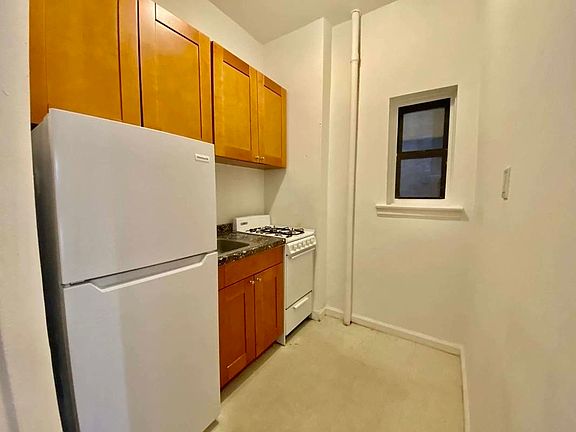 2nd image of 525 E 88th St #2C1