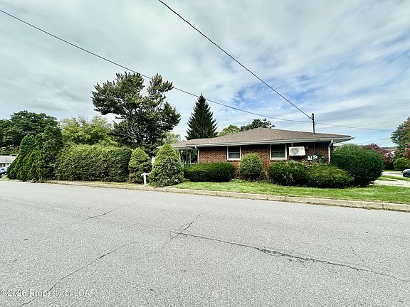 3rd image of 944 Perry Ct