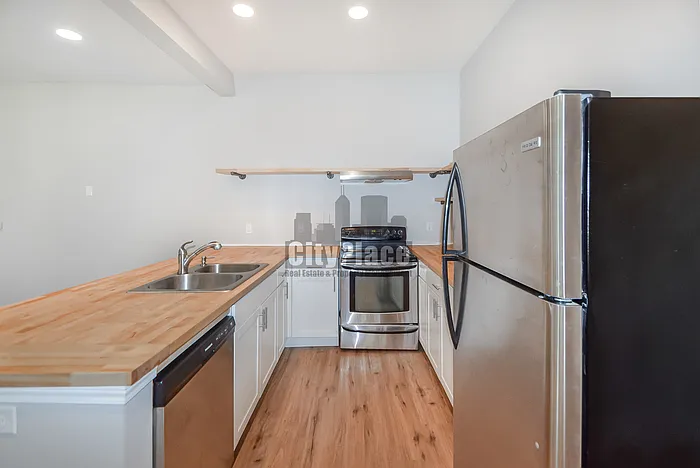 399 N Main St #2 — Photo 8