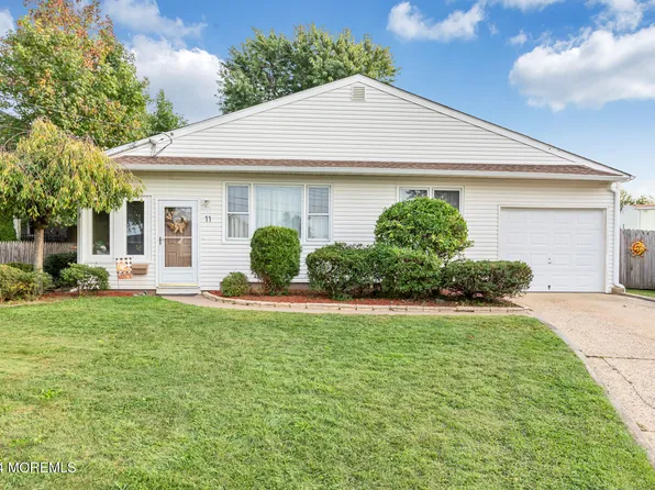 11 W Richard Street, Hazlet, NJ 07730
