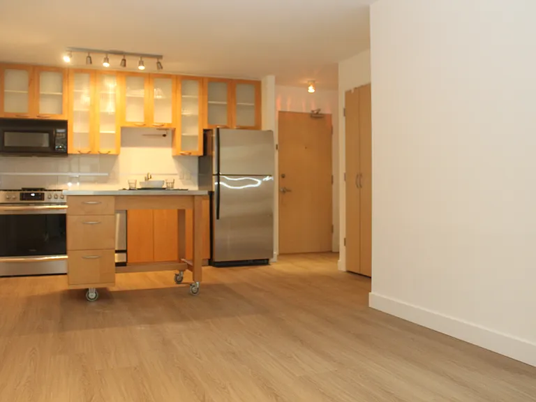 969 Richards St — Photo 10