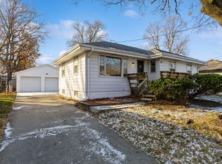 3308 Brinkwood Rd, Des Moines, IA 50310