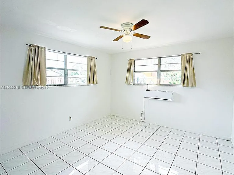 1401 Grant St #3 — Photo 6