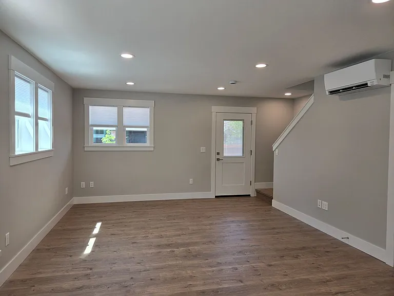 9136 N Portsmouth Ave — Photo 2