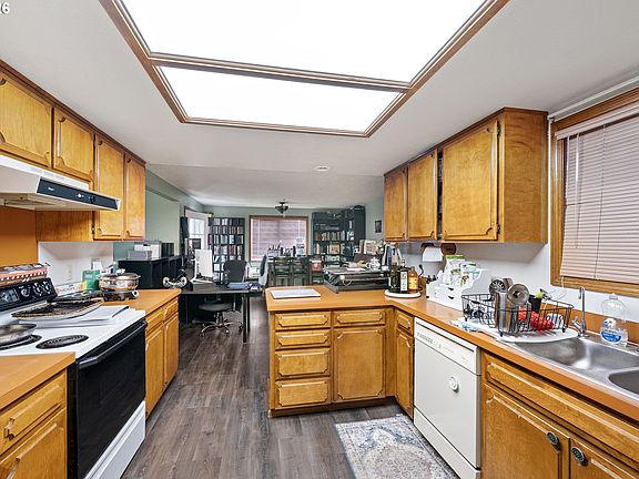 5th image of 25181 Cheney Dr