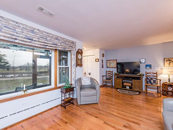 2nd image of 2112 Hawthorne Ln