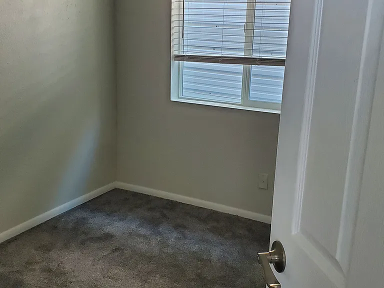 904 Coal Ave SW — Photo 8