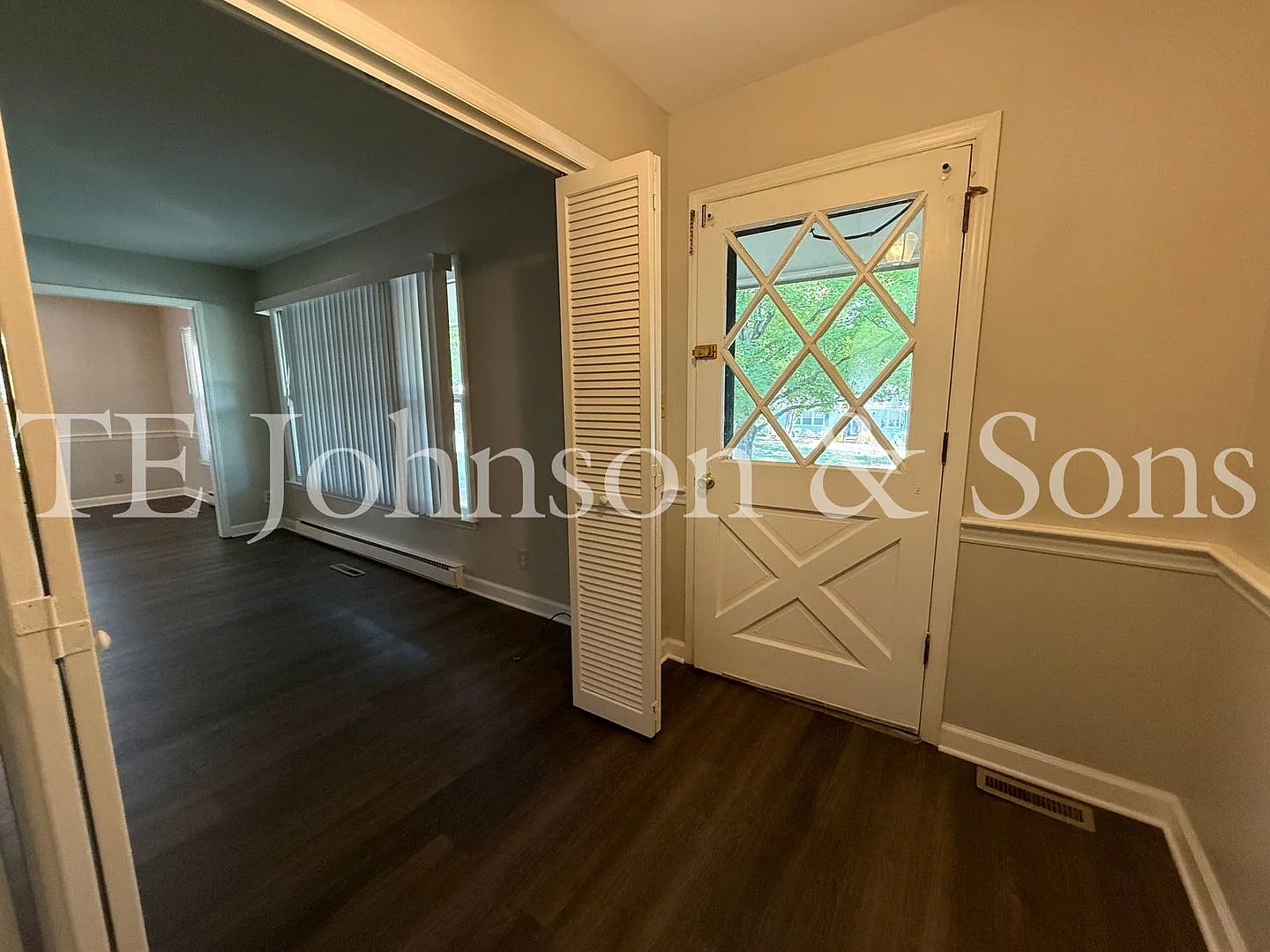 Spacious One Level Home with Den, Granite Kitchen Island, and 2 Car Carport — Photo 4