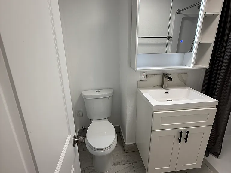 1012 Oak St #A — Photo 10
