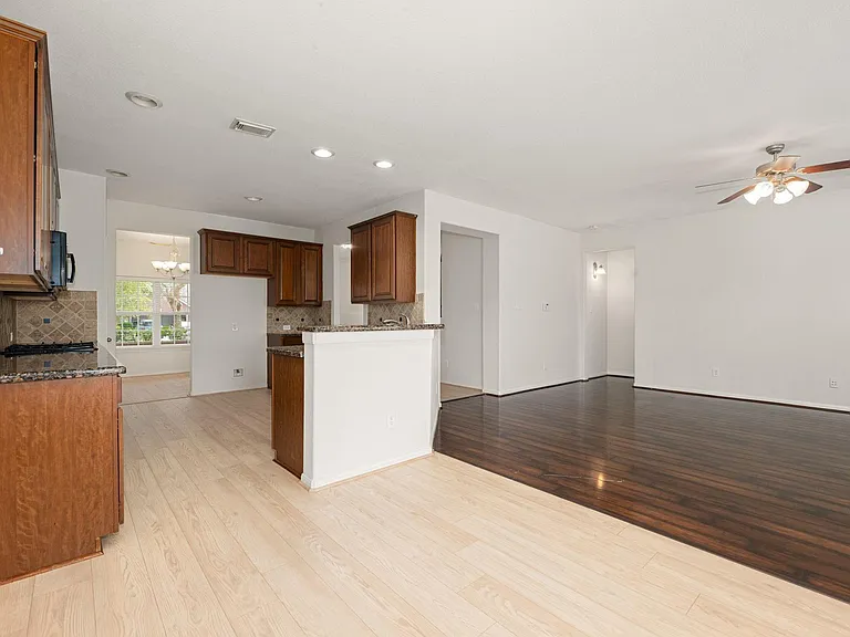 21426 Venture Park Dr — Photo 16